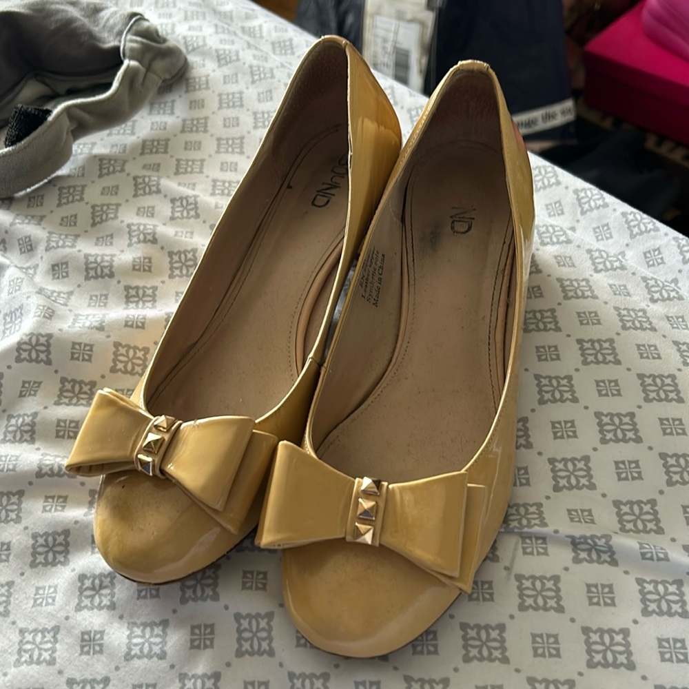 Bound Beige Patent Leather Block Heels - 9